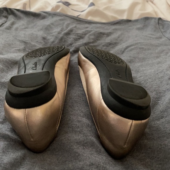 Pre-owned Gold Clark Woman Shoes - Picture 3 of 7